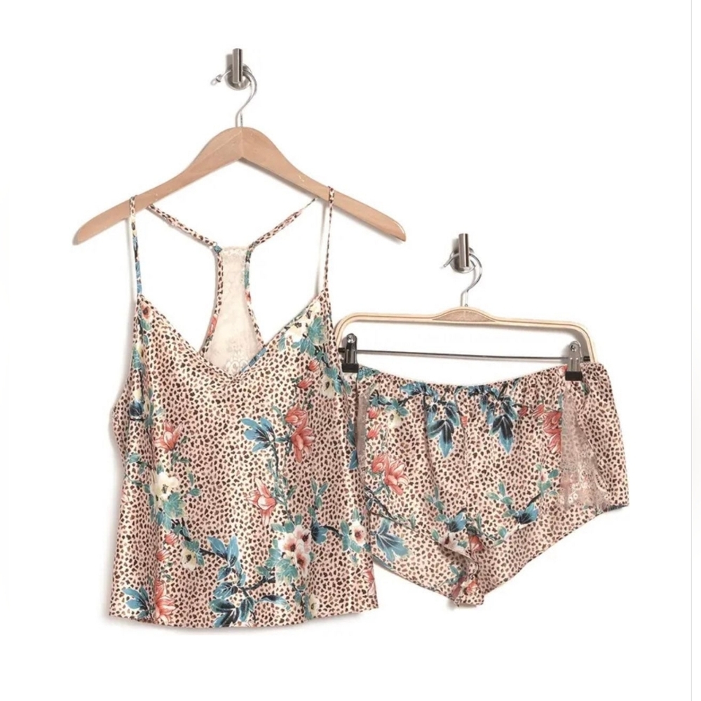 NWT In Bloom By Jonquil Size Medium Leopard Floral Print 2 Piece Pajama Set!